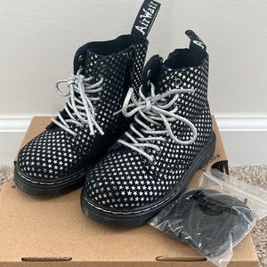 Toddler Black/Silver Stars Dr. Marten